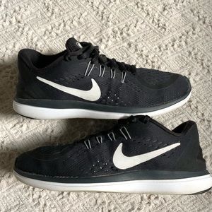 Nike Flex Athletic Shoe’s Women’s Size 8